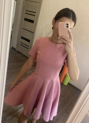 Платье розовое замш