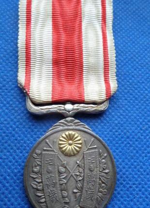 Медаль в честь восшествия на престол императора тайсё 1915 г. серебро позолота №130