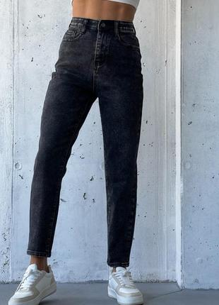 Серые винтажные джинсы момы на байке1 фото