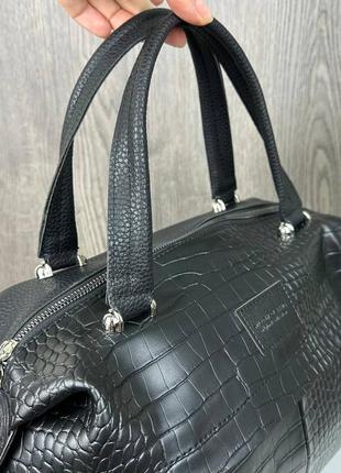 Женская стильная черная кожаная сумка рептилия на плечо сумочка крокодила змеиная5 фото