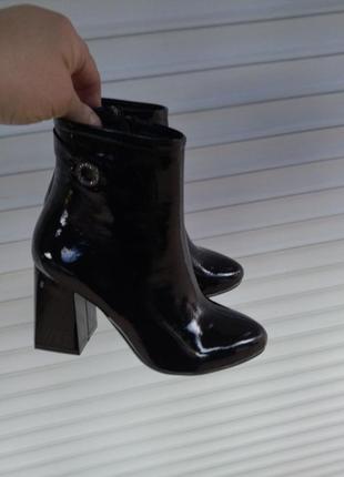 Жіночі чорні лакові черевикіі на підборах на байці2 фото