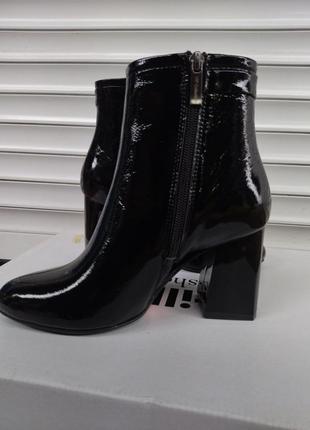Жіночі чорні лакові черевикіі на підборах на байці5 фото