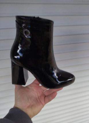 Жіночі чорні лакові черевикіі на підборах на байці8 фото