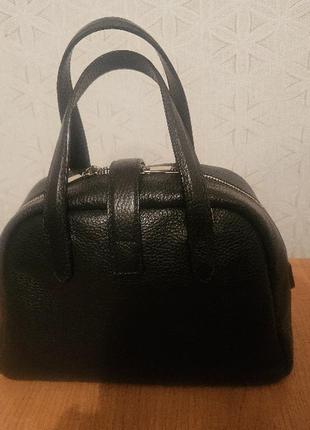Чорна шкіряна сумочка з двума ручками італія4 фото