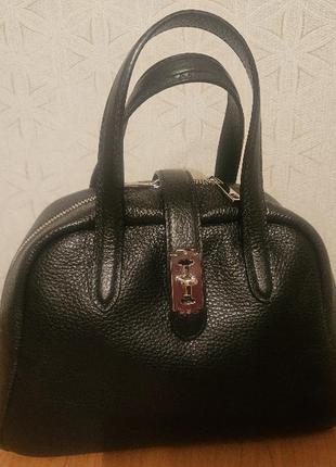 Чорна шкіряна сумочка з двума ручками італія3 фото