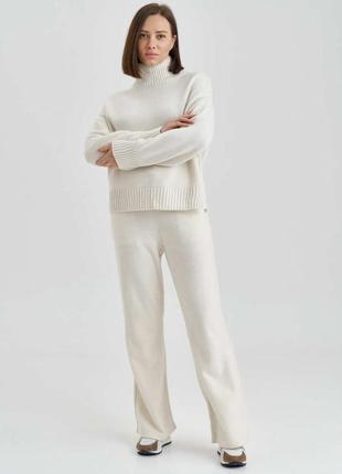 Теплий костюм жіночий вільного крою штани та гольф