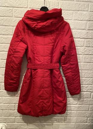Красная куртка пальто с поясом4 фото