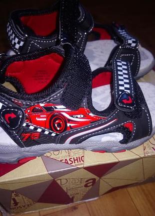 Взуття на липучках босоніжки на хлопчика сандалики літнє взуття на липучках тачки мак квін