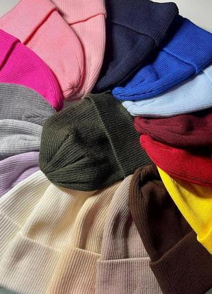 Жіноча шапка різних кольорів na 0200