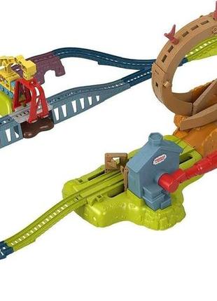 Игровой набор паровозик томас с петлей и краном карли thomas friends toy train loop launch maintenance hjy30