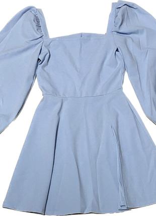 Платье голубое с пышными рукавами и разрезом на ножке