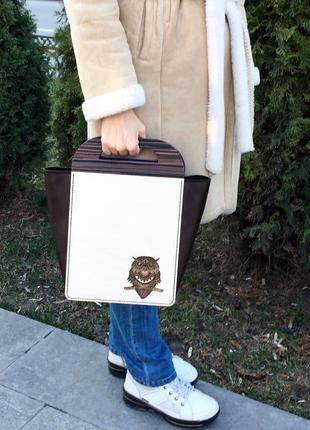 Оригінальна жіноча двостороння сумка "сова-дерево життя" з дерева та шкірозамінника ручної роботи.3 фото