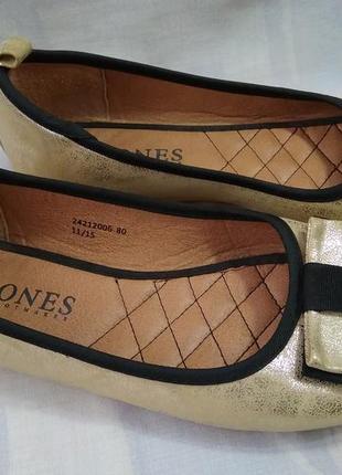 Золотистые балетки jones