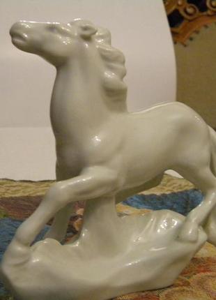 Старинная статуэтка лошадка лошадь конь фарфор германия )5 фото