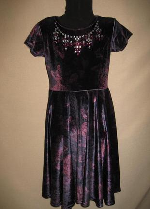 Красивое велюровое платье m&co 9-10л,