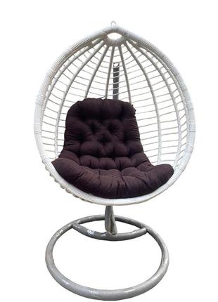 Кокон із ротанга з коричневою подушкою