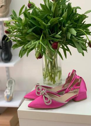 Туфли розовые с бантиком на низком каблуке
