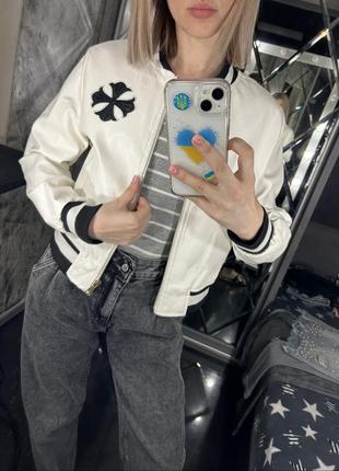 Крута біла куртка