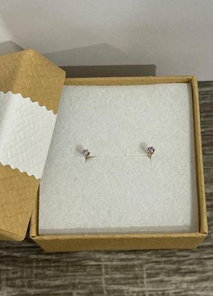 Подарунок дівчині - найменші сережки-гвоздики пусети "фіолетові аметисти в оправі медзолото" в коробочці4 фото