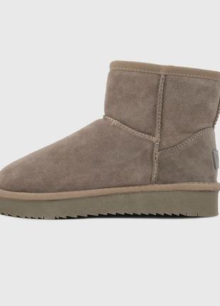 Замшевые ugg беж и черные