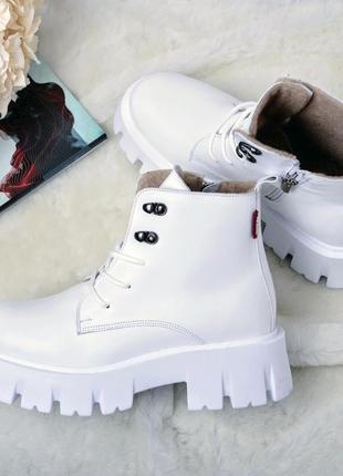 Белые ботинки деми на байке женские, на массивной подошве m-122 фото