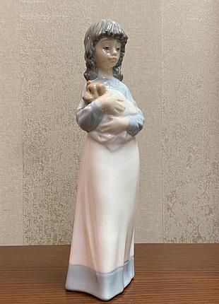 Фарфоровая статуэтка nao (by lladro) «тот, кого надо любить».