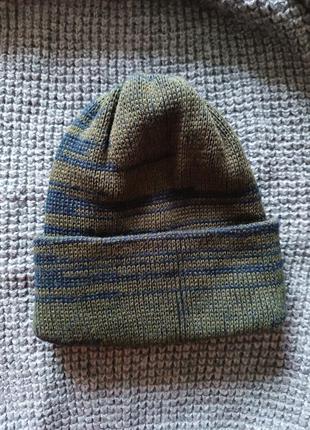 Распродажа мужская вязаная шапочка 
двойная с отворотом
, небольшой размер,может быть на подростка
,цвет хаки с синим