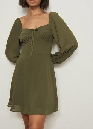 Платье хаки с имитацией корсета от бренда na-kd1 фото