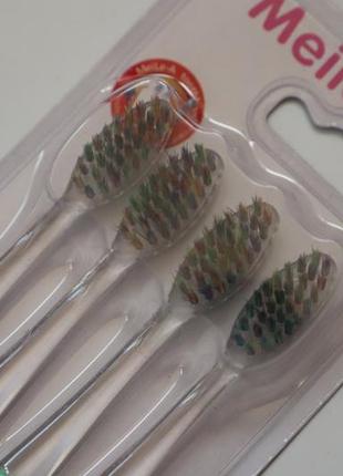 Набір зубних щіток із кольоровими щетинками з 4 штук зубна щітка3 фото