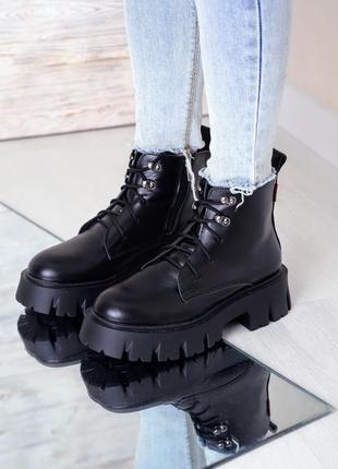 Демисезонные женские кожаные ботинки на стильной платформе черные m-123 фото