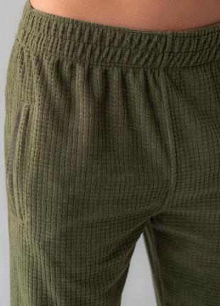 Спортивные штаны из ткани вафелька (олива)4 фото