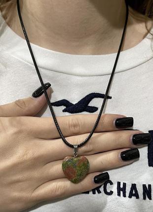 Натуральный камень яшма кулон в форме сердечка на брелке для ключей - оригинальный подарок любимой девушке5 фото