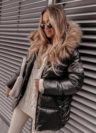 Женская зимняя стеганая куртка из плащевки лаке с меховой отделкой размеры 42/521 фото