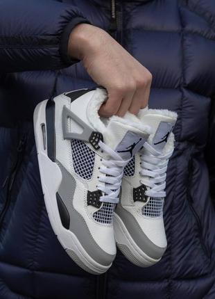 Зимние женские кроссовки nike air jordan 4 retro winter white grey black fur белого с серым и черным цветов с мехом