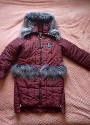 Зимова подовжена курточка для дівчинки 10-11 років див. заміри