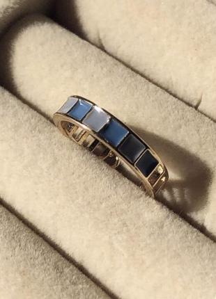 Кольцо золотистое с эмалью кольца кольццо бижутерия