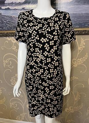 Очень красивое и стильное брендовое платье в цветах.