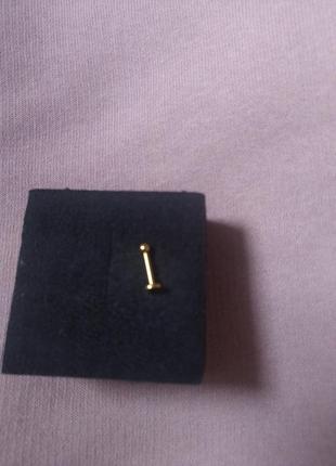 Маленька моно сережка в перший прокол гипоалергенна золото