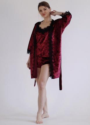 Велюровый комплект тройка халат+майка+шорты, бордового цвета.1 фото