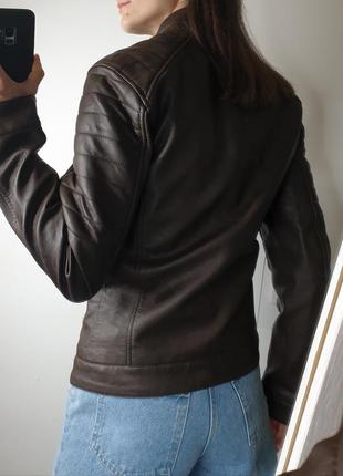 Базовая кожаная куртка байкерская прямая шоколадного цвета h&amp;m экокожа8 фото