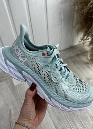 Беговые кроссовки hoka