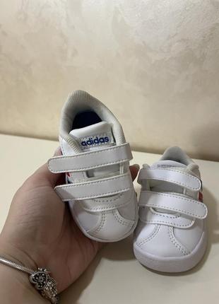 Белые детские кеды adidas4 фото