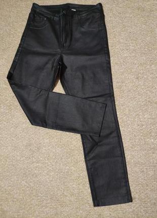 Шакарні жіночі штани фірми "denim" чорного кольору, розмір зазначений 32, гарно тягнуться