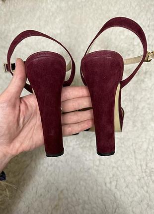 Босоніжки на підборах5 фото