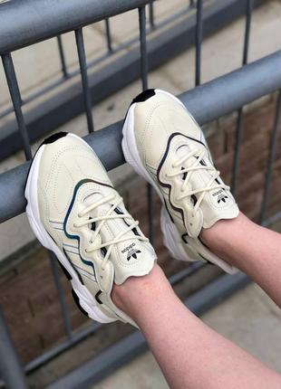 Женские кроссовки adidas ozweego milk white