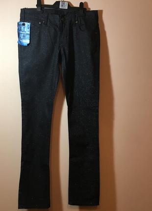 Модные джинсы из плотной ткани с блестинкой1 фото