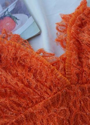 Брендовое кружевное платье на бретелях оранжевое5 фото
