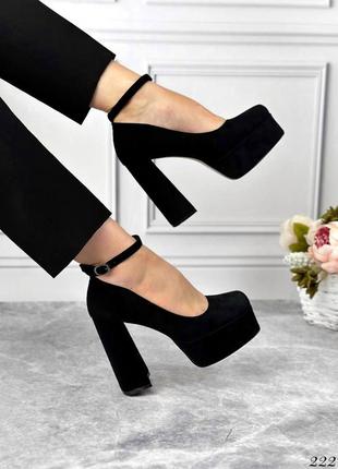 Женские черные замшевые туфли с ремешком на высоких квадратных каблуках7 фото