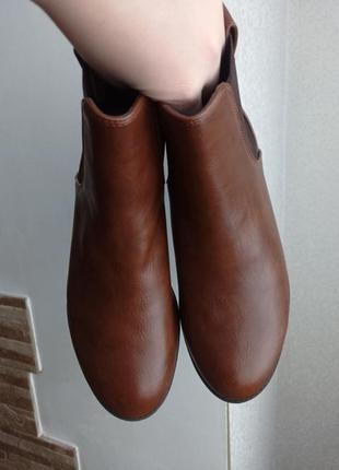 Стильные низкие ботинки челси коричневого цвета кожа6 фото
