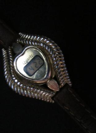 Часы женские наручные quartz на ходу. азия9 фото